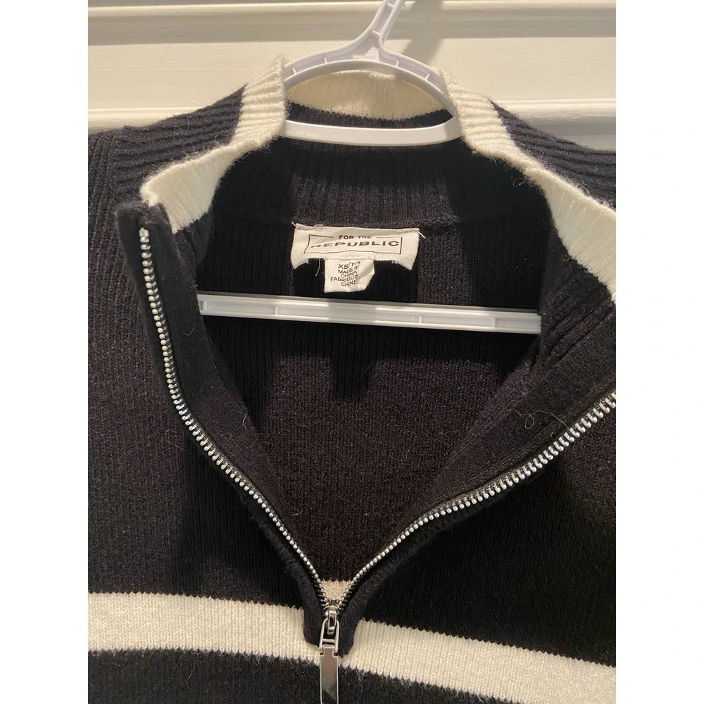 For the Republic Black White Striped Mock 1/4 Quarter Zip Womens Knit Sweater XS